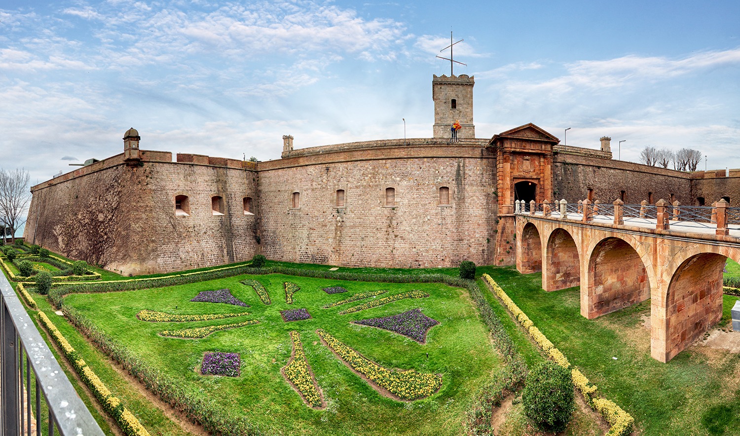 visiter le château de Montjuic