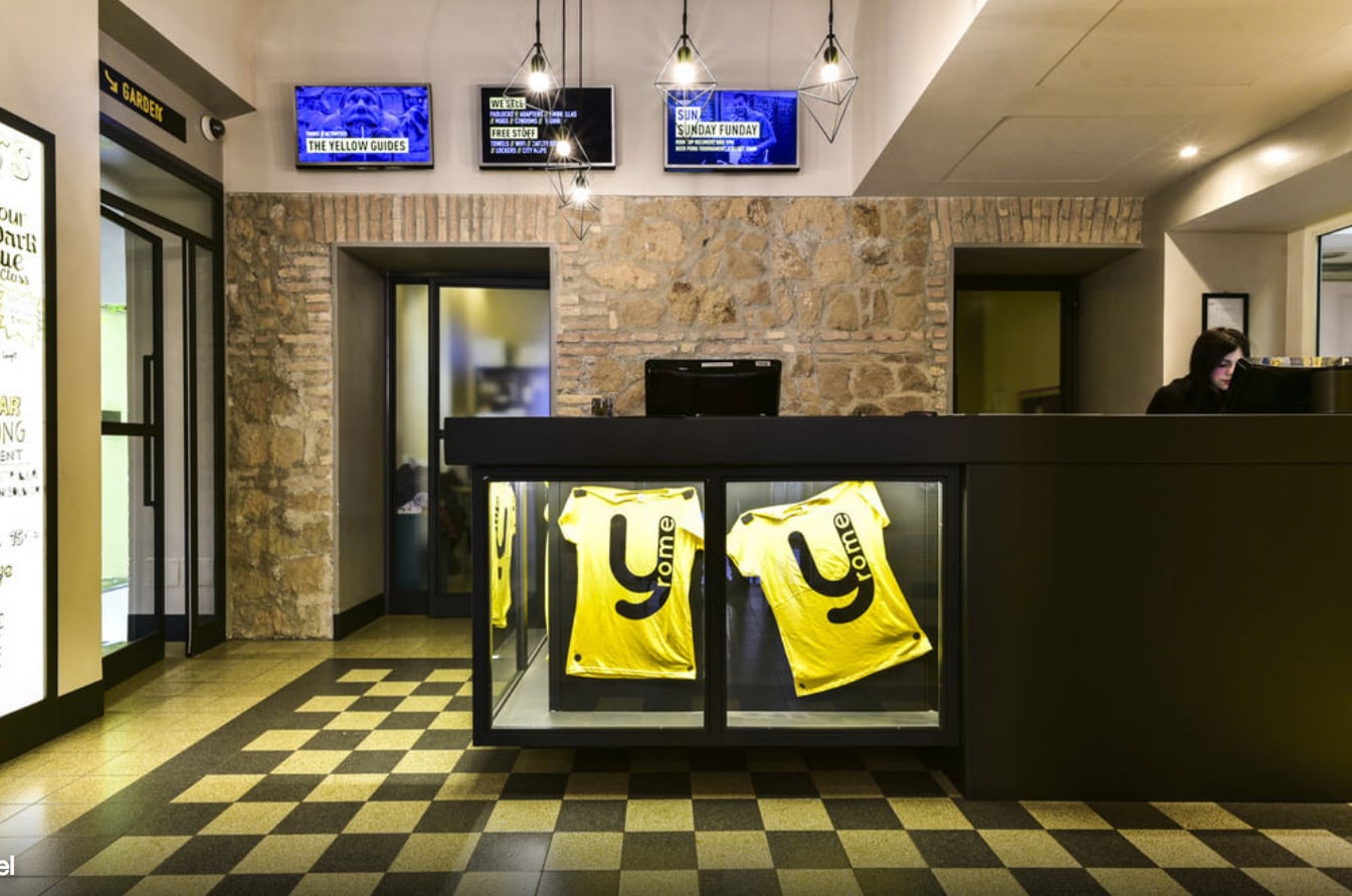 yellow hostel03