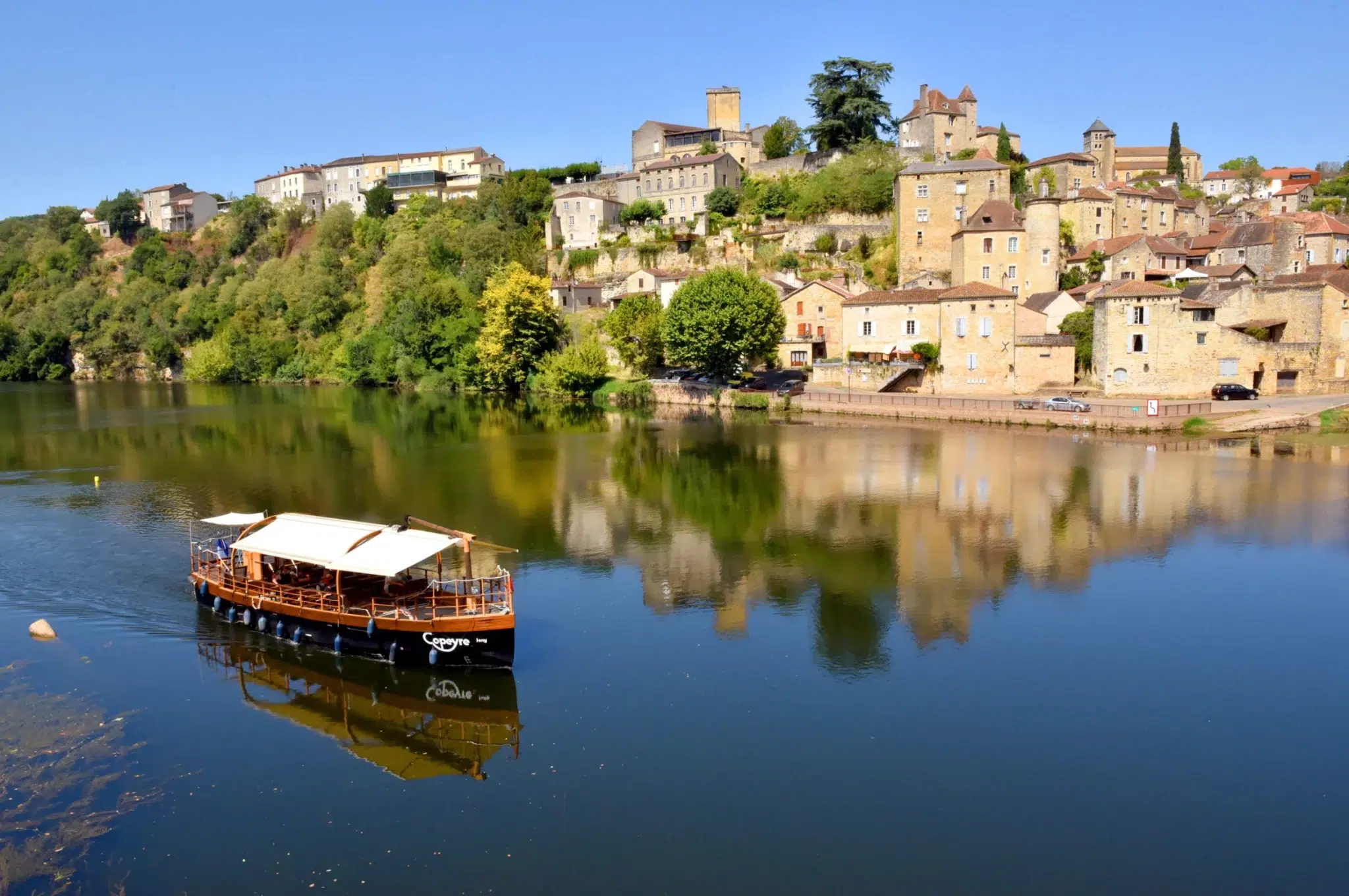 Visiter Puy l'Evêque : Balade en gabare sur le Lot